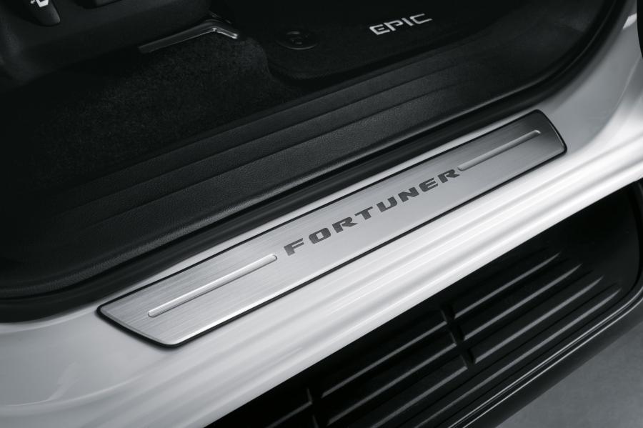 Логотип Toyota Fortuner Epic (AN160) 2020 года  (ZA) (фото 3 из 6)